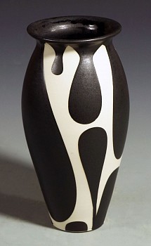 sco 0078 black and white vase