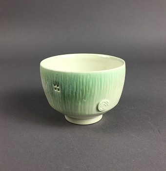 dev 0141 small round white + green bowl